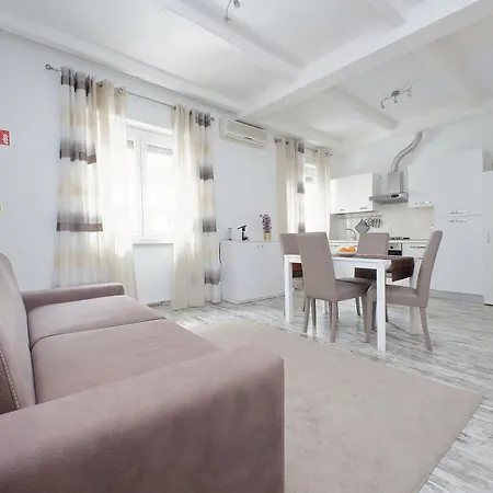 Prime Location Near Vatican - 1bed Flat For 4 Apartment